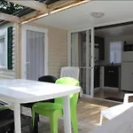 Mobil-home Pour 4 Personnes Avec Terrasse - Api-1-52-341 Camping *