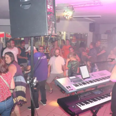 Mobil-home Pour 4 Personnes Avec Terrasse - Api-1-52-341 * Brétignolles-sur-Mer